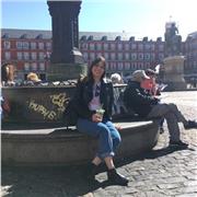 Laureata in Lingue impartisce lezioni di spagnolo e inglese